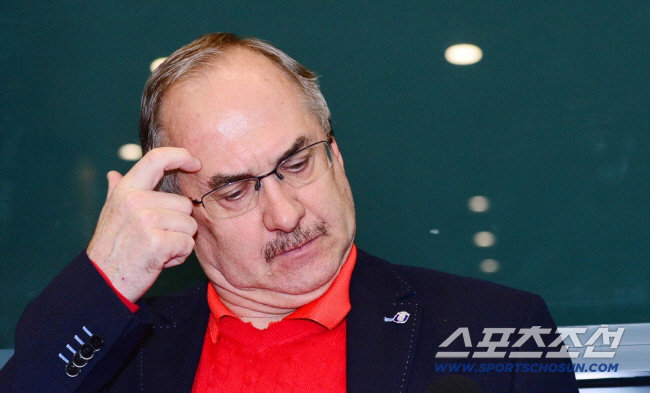 [오피셜]"한국, 소리아 같은 공격수 없어서 졌다" 슈틸리케가 애정한 카타르 공격수, 43세에 월드컵 엔트리 전격 발탁…WC 최고령 기록 도전!