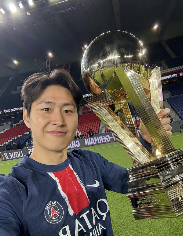 "韓 축구 '역대급 유관력' 폭발" 이강인, PSG서 3연속 리그 우승→11번째 우승컵 '번쩍'