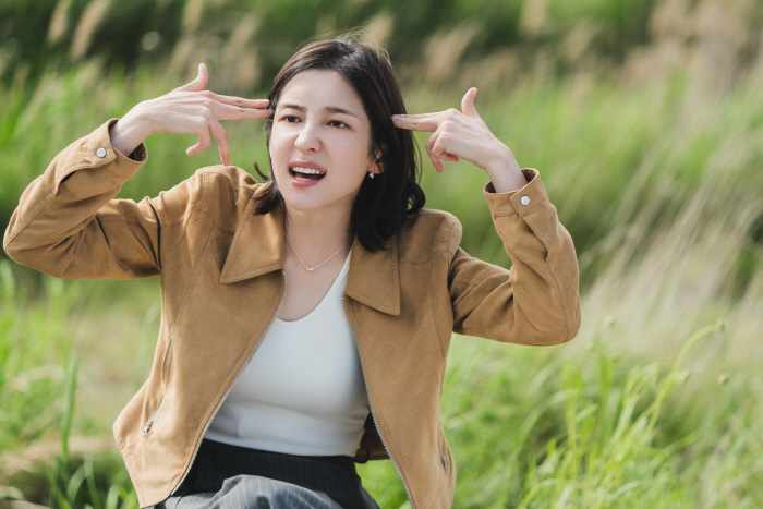 "우아한 미모 뒤 숨겨진 걸크러쉬"…'와일드 씽' 박지현, 진짜 다 내려놨다