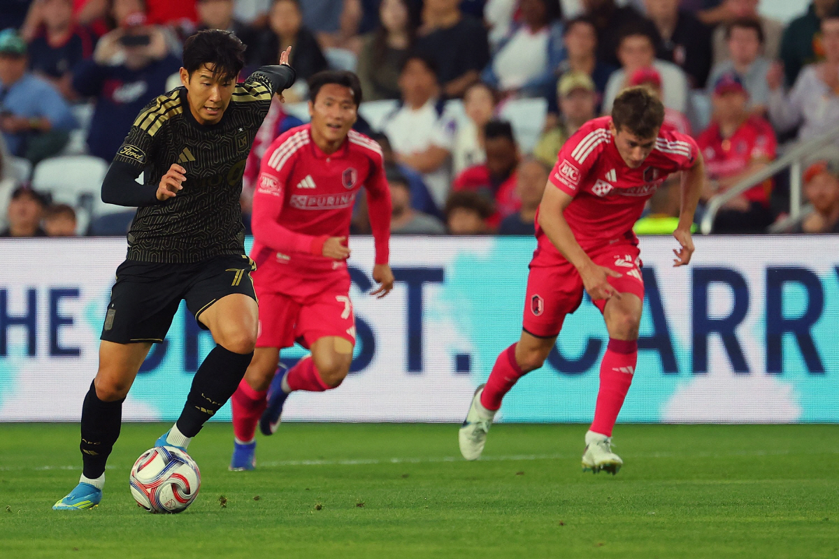 ST LOUIS, MISSOURI - MAY 13: Son Heung-Min #7 of Los Angeles Football Club controls the ball against St. Louis City in the first half at Energizer Park on May 13, 2026 in St Louis, Missouri. Dilip Vishwanat/Getty Images/AFP (Photo by Dilip Vishwanat / GETTY IMAGES NORTH AMERICA / Getty Images via AFP)
