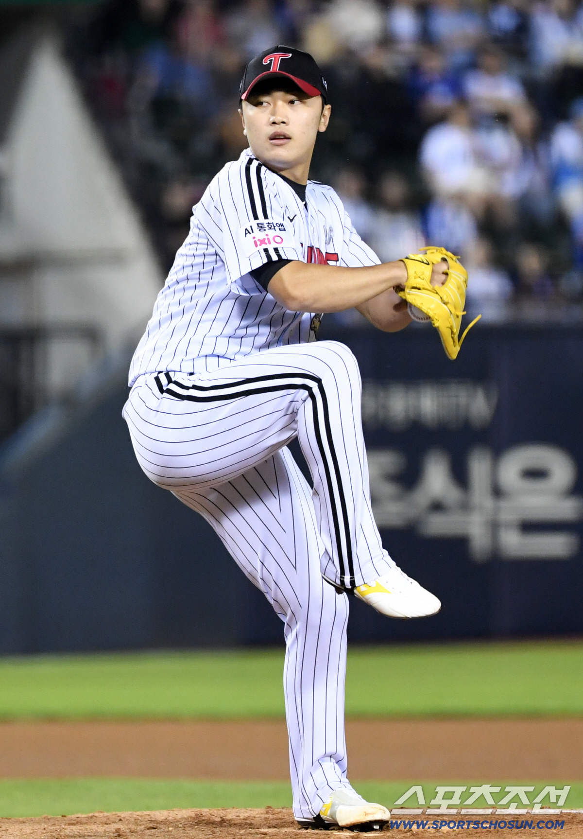 12일 잠실구장에서 열린 LG와 삼성의 경기. LG 김윤식이 역투하고 있다. 잠실=박재만 기자 pjm@sportschosun.com/2026.05.12/