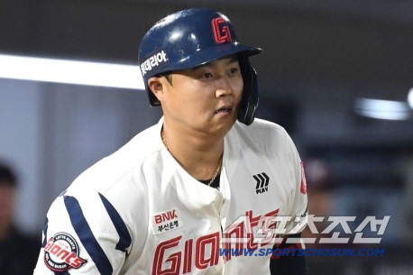 '이럴수가.' 182km 스리런포→130m 대형 솔로→다시 1군으로. 한동희 2군 보약먹고 이번엔 터지나