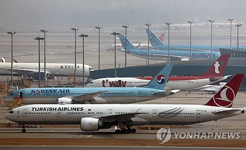 [팩트체크] 유류할증료 폭등에 항공편 일방 감편 늘어…보상은 어떻게