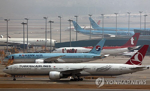 [팩트체크] 유류할증료 폭등에 항공편 일방 감편 늘어…보상은 어떻게