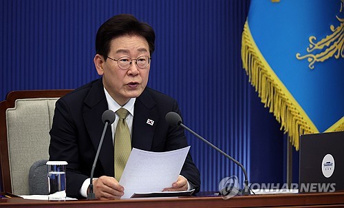 (서울=연합뉴스) 한상균 기자 = 이재명 대통령이 14일 청와대에서 열린 수석보좌관회의에서 발언하고 있다. 2026.5.14 xyz@yna.co.kr