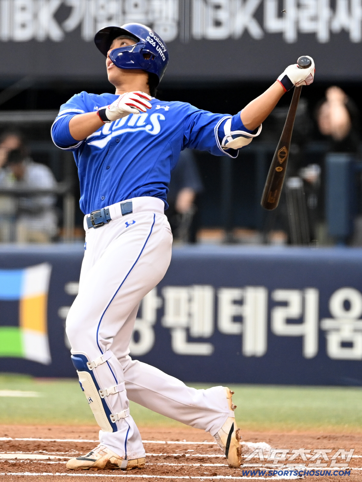 송승기의 슬라이더를 걷어올리는 이재현