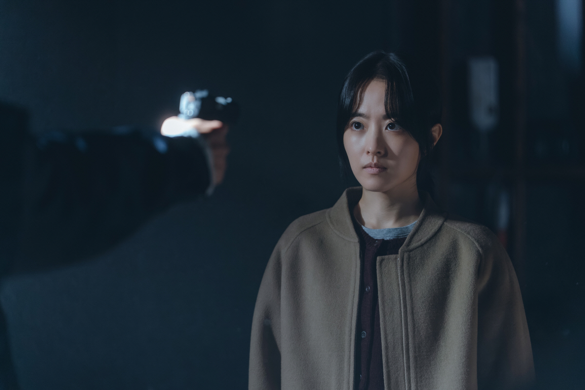 "흑화 연기 작두 탔다"…'골드랜드' 박보영, 무해한 얼굴 속 반전 독기 '호평' 봇물