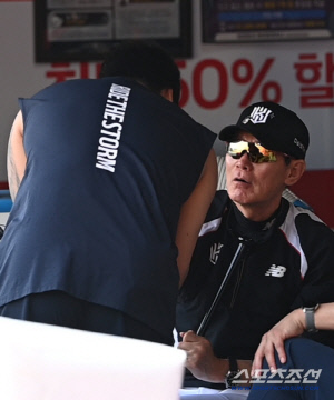 '어 백호 왔어?' 친정 수원 밟은 강백호, 이강철 감독 만나 꾸벅 인사[수원 스케치]