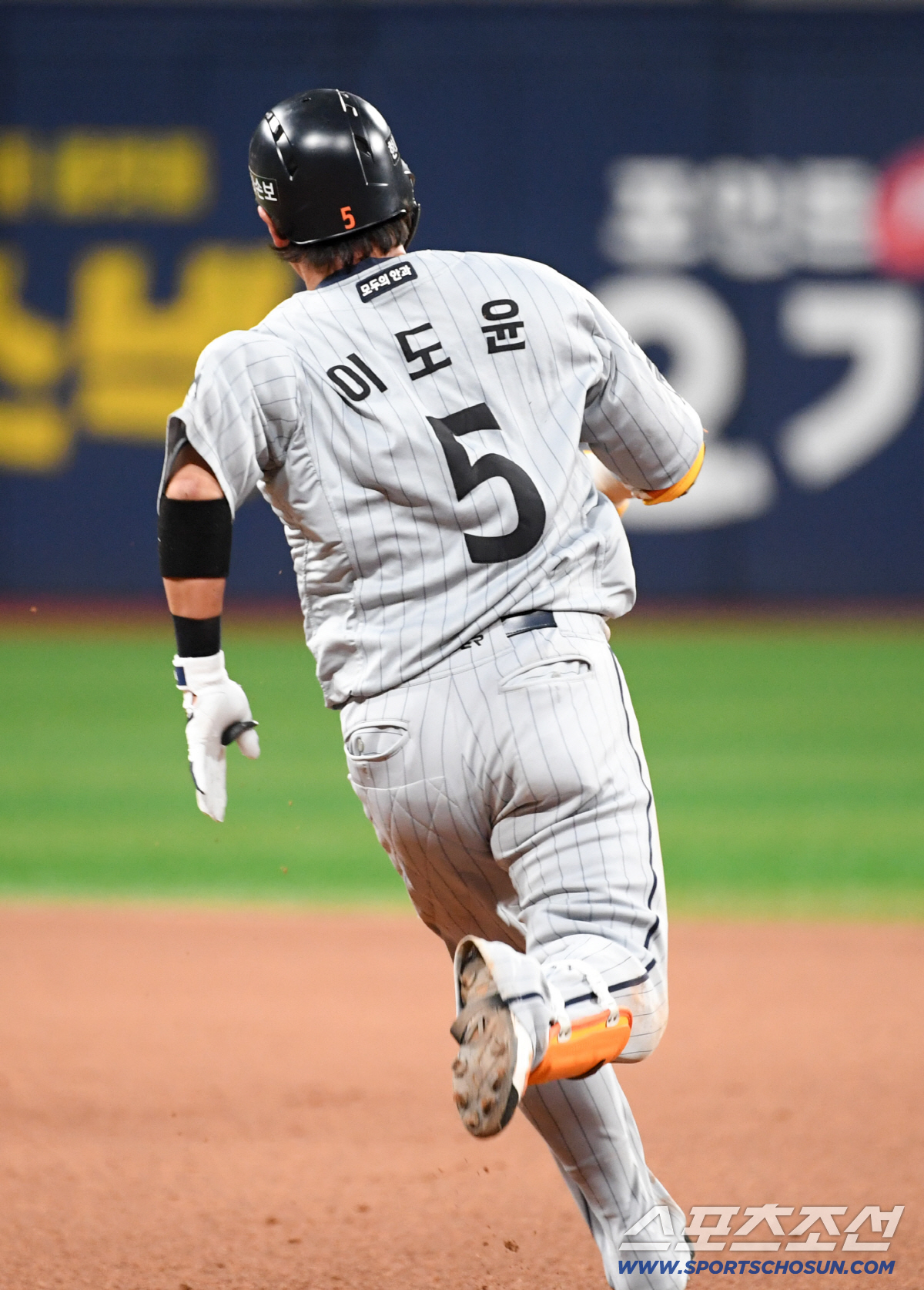 14일 서울 고척스카이돔에서 열린 키움과 한화의 경기. 8회초 2사 1,2루 한화 이도윤이 안타를 날린 뒤 달리고 있다. 고척=박재만 기자 pjm@sportschosun.com/2026.05.14/