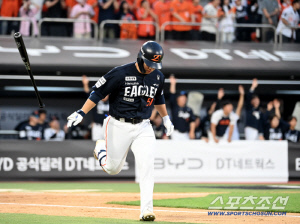 문현빈-페라자 홈런→'유종의 미' 쿠싱 고별투 SV…'강백호 첫 수원 원정' 한화, KT 잡고 2연승 [수원 리뷰]