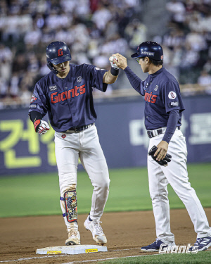 타율 .436 맹타! 롯데 고승민 오늘도 3안타 → "스승의 날, 감독 코치님들께 좋은 선물" [잠실 현장]