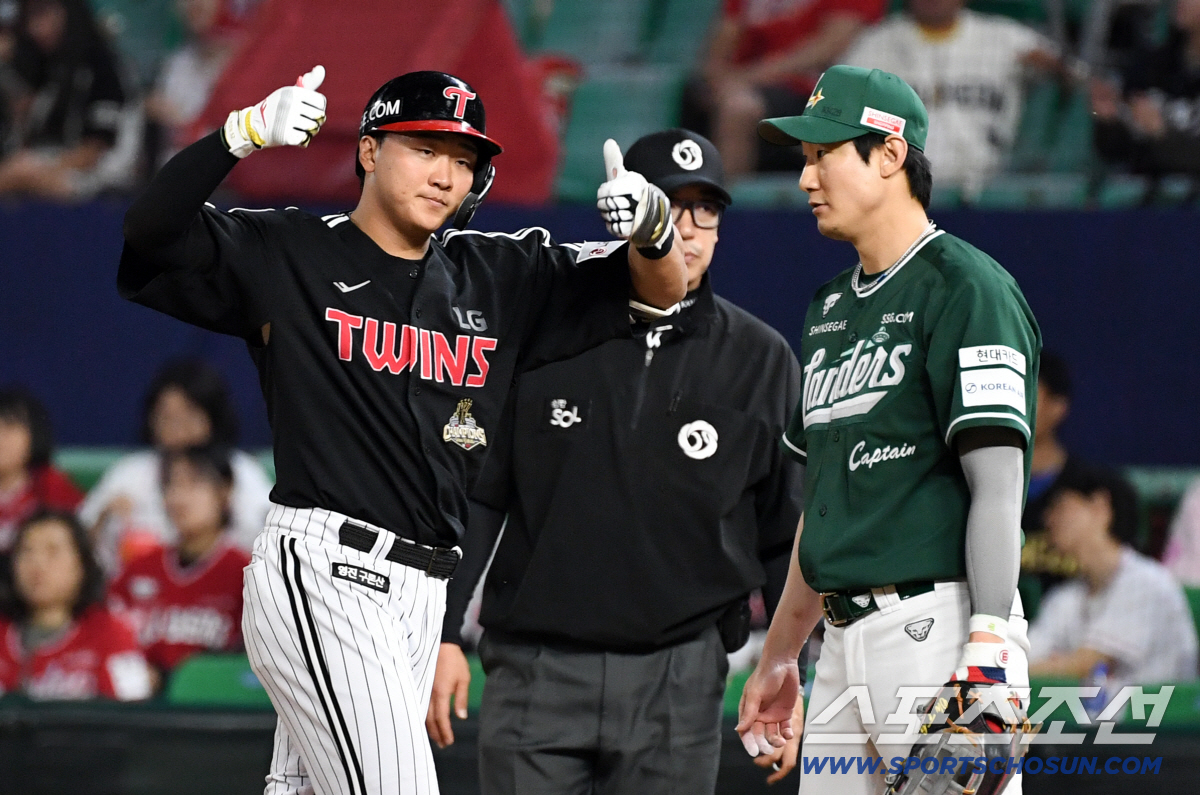 15일 인천SSG랜더스필드에서 열린 SSG와 LG의 경기. LG 이재원이 안타를 날린 뒤 기뻐하고 있다. 인천=박재만 기자 pjm@sportschosun.com/2026.05.15/