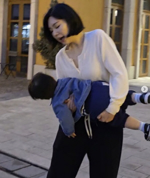 '윤남기 재혼' 이다은, 둘째 육아에 혼란 "바닥에 눕고 오열까지..매일이 전쟁"