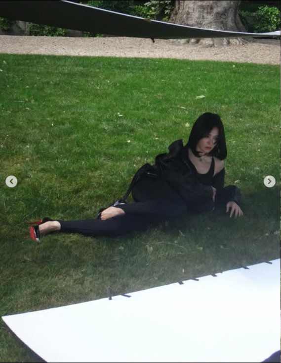 송혜교, 지저분한 거울 셀카 얼빡샷→잔디 드러누워도 굴욕 제로네