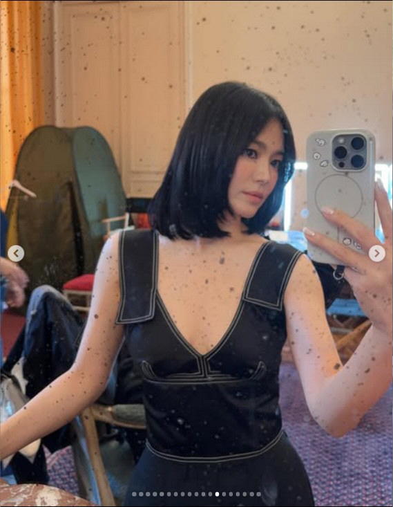 송혜교, 지저분한 거울 셀카 얼빡샷→잔디 드러누워도 굴욕 제로네