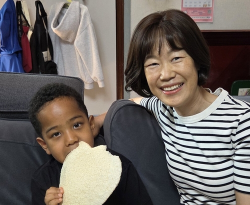 "두 번 울게 할 순 없어"…암투병 위탁모는 오늘도 가발을 쓴다
