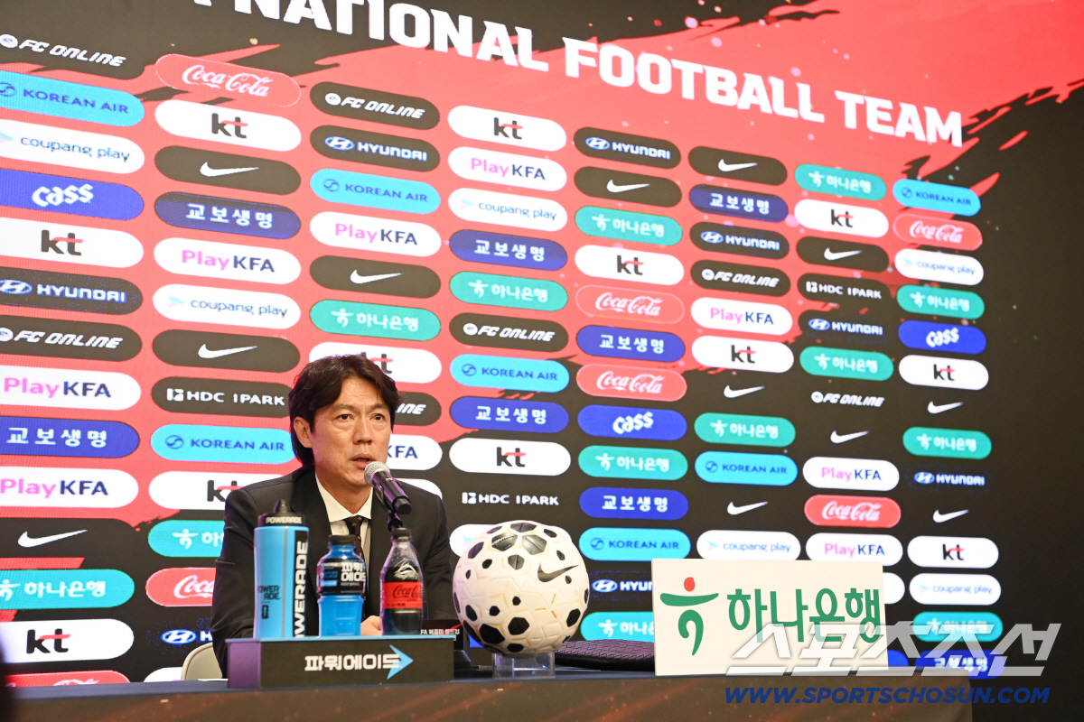 2026 북중미 월드컵 최종 명단발표 기자회견이 16일 서울 광화문 KT 웨스트빌딩 온마당에서 열렸다. 홍명보 감독이 질문에 답하고 있다. 광화문=허상욱 기자 wook@sportschosun.com/2026.05.16/