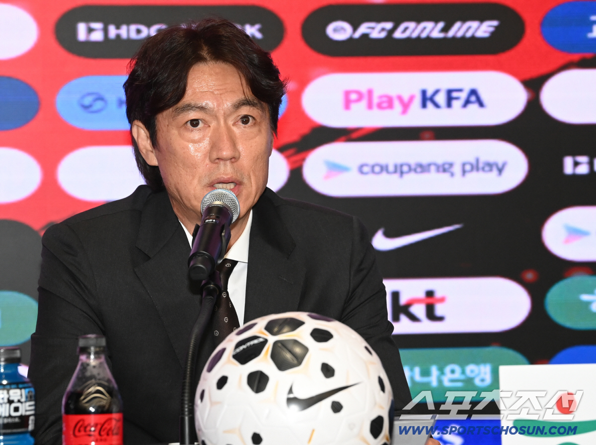2026 북중미 월드컵 최종 명단발표 기자회견이 16일 서울 광화문 KT 웨스트빌딩 온마당에서 열렸다. 홍명보 감독이 기자회견에 앞서 발언을 하고 있다. 광화문=허상욱 기자 wook@sportschosun.com/2026.05.16/