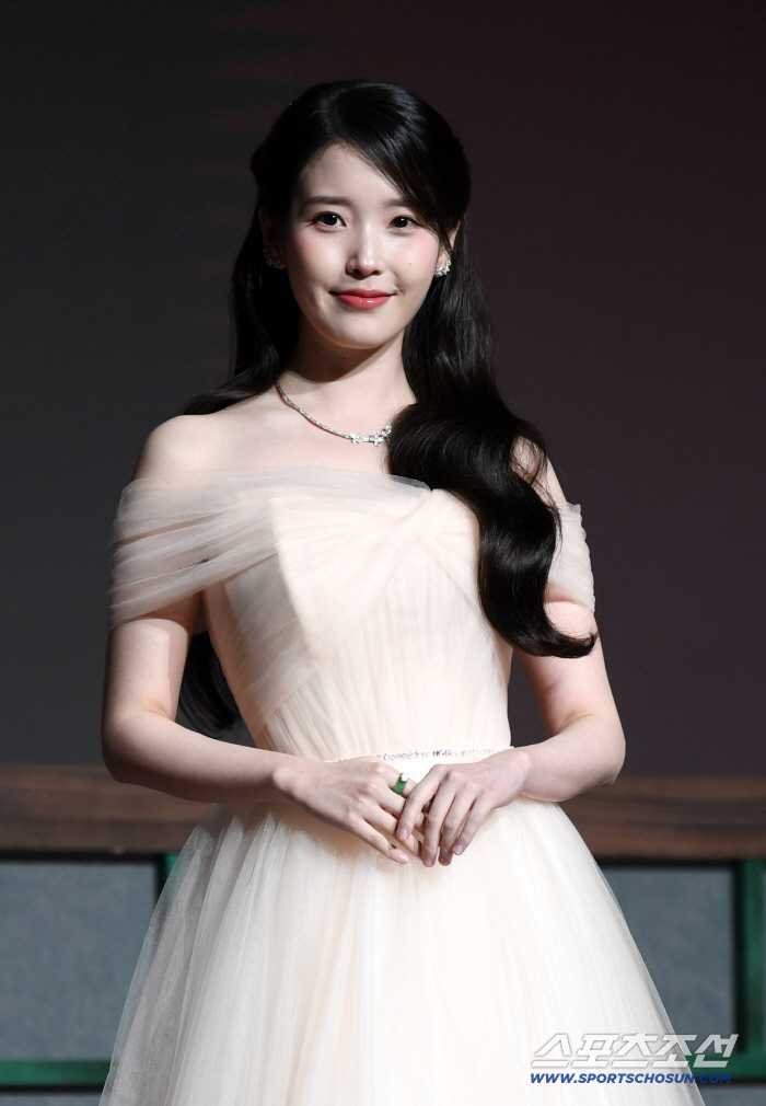 "실망드려 죄송"…아이유, '대군부인' 잘해놓고 왜 울어? "구원형 여주" 새 장르 오픈[SC이슈]