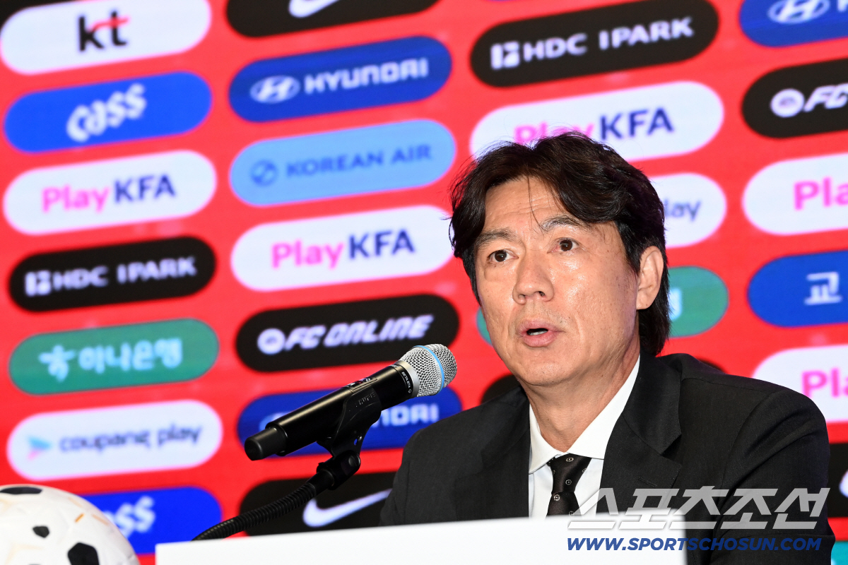 2026 북중미 월드컵 최종 명단발표 기자회견이 16일 서울 광화문 KT 웨스트빌딩 온마당에서 열렸다. 홍명보 감독이 질문에 답하고 있다. 광화문=허상욱 기자 wook@sportschosun.com/2026.05.16/