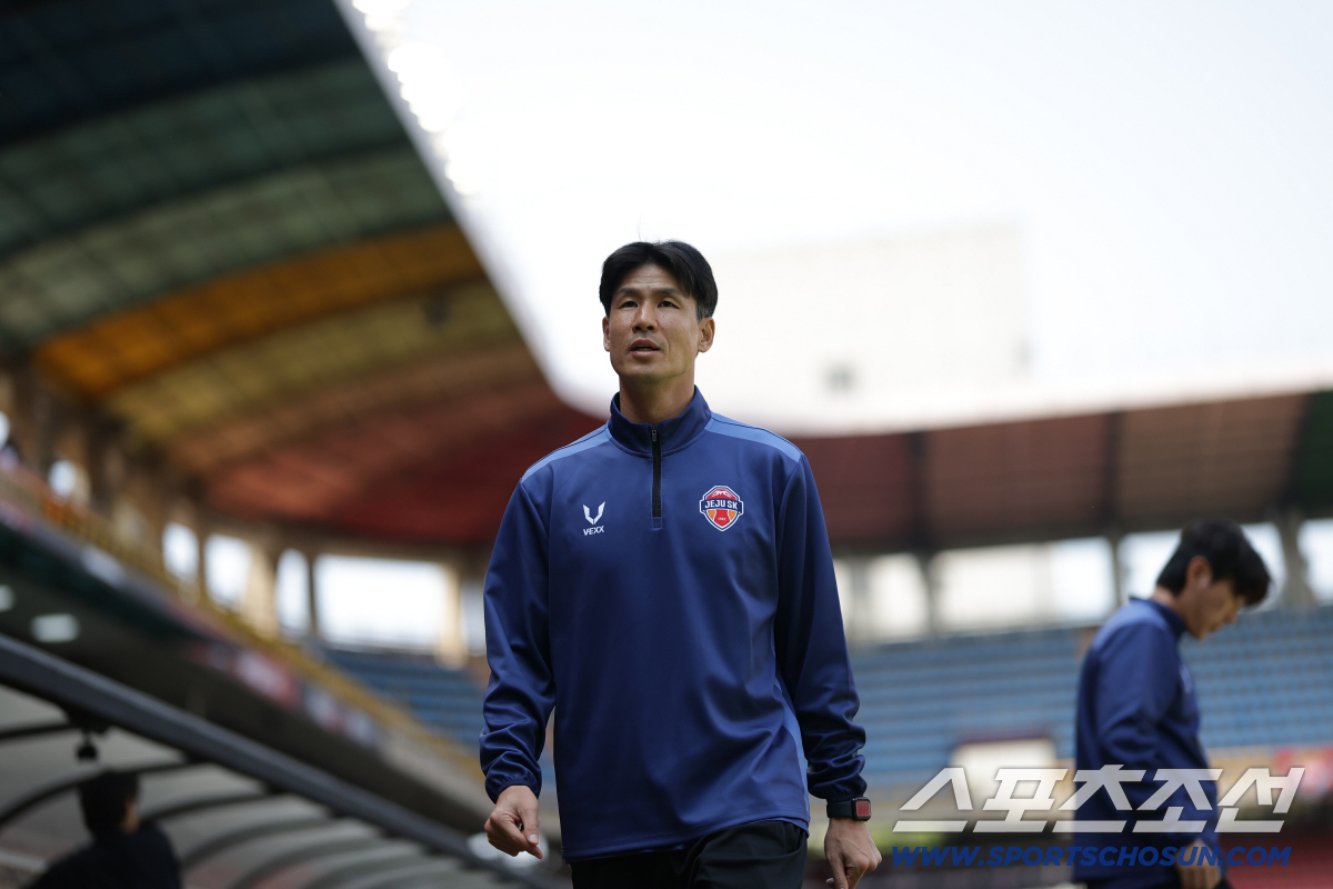 포항스틸야드/ K리그1/ 포항스틸러스 vs 제주SKFC/ 제주 정조국 코치/ photo by Jeongsoo Kim