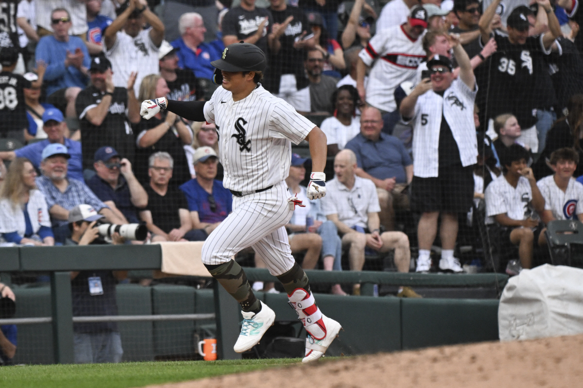 May 16, 2026; Chicago, Illinois, USA; Chicago White Sox first baseman Munetaka Murakami (5) pumps his fist after hitting a home run during the third inning against the Chicago Cubs at Rate Field. Mandatory Credit: Matt Marton-Imagn Images