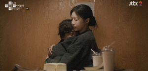 고윤정 옷 속으로 파고든 구교환…'모자무싸' 가디건 포옹, "모성애" vs "기괴"