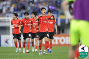 '3연승 호랑이까지 잡아낸 정경호식 프레싱' 강원, 5경기 무패 행진...울산전 2-0 완성→4위 도약[K리그1 현장리뷰]