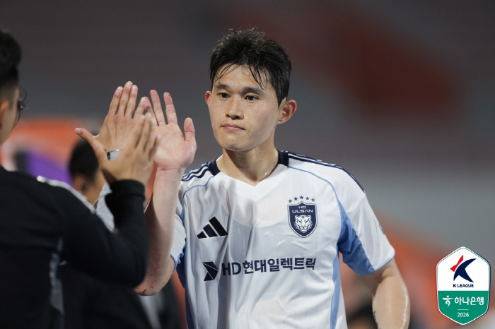 '3연승 호랑이까지 잡아낸 정경호식 프레싱' 강원, 5경기 무패 행진...울산전 2-0 완성→4위 도약[K리그1 현장리뷰]