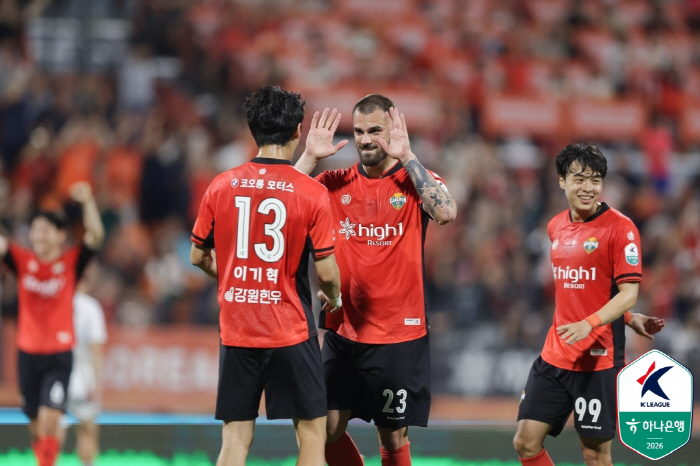'3연승 호랑이까지 잡아낸 정경호식 프레싱' 강원, 5경기 무패 행진...울산전 2-0 완성→4위 도약[K리그1 현장리뷰]