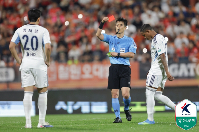 '3연승 호랑이까지 잡아낸 정경호식 프레싱' 강원, 5경기 무패 행진...울산전 2-0 완성→4위 도약[K리그1 현장리뷰]