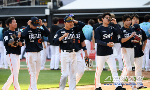 선발 탄탄·방망이 활활→그런데 불펜이 'ERA 6.00' 꼴찌…한화, 상위권 도약 2% 부족한 이유