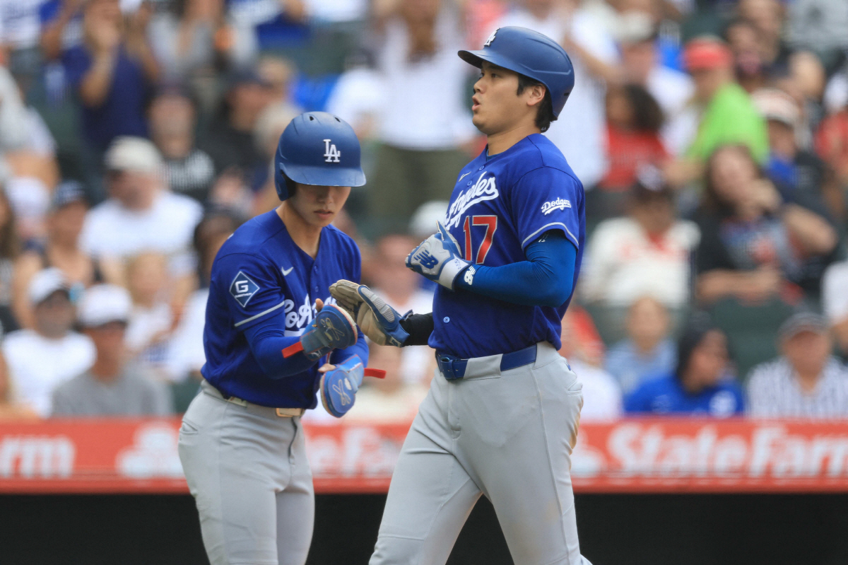 ANAHEIM, CALIFORNIA - MAY 17: Hyeseong Kim #6 congratulates Shohei Ohtani #17 of the Los Angeles Dodgers after he scored on an RBI single hit by 2during the inning of a game at Angel Stadium of Anaheim on May 17, 2026 in Anaheim, California. Sean M. Haffey/Getty Images/AFP (Photo by Sean M. Haffey / GETTY IMAGES NORTH AMERICA / Getty Images via AFP)