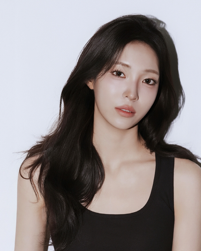 "'환승연애4' 최초 2전남친 서사" 박현지, 승무원 유니폼 벗고 이고그룹 전속계약