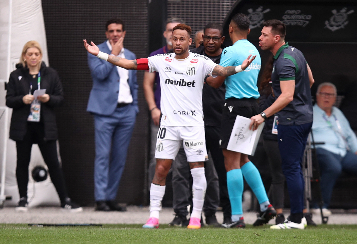 Soccer Football - Brasileiro Championship - Santos v Coritiba - Neo Quimica Arena, Sao Paulo, Brazil - May 17, 2026 Santos' Neymar reacts REUTERS/Jean Carniel