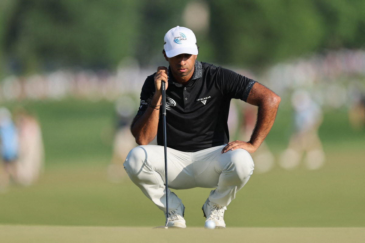 NEWTOWN, PENNSYLVANIA - MAY 17: Aaron Rai of England lines up a putt on the 16th green during the final round of the PGA Championship at Aronimink Golf Club on May 17, 2026 in Newtown, Pennsylvania. Michael Reaves/Getty Images/AFP (Photo by Michael Reaves / GETTY IMAGES NORTH AMERICA / Getty Images via AFP)