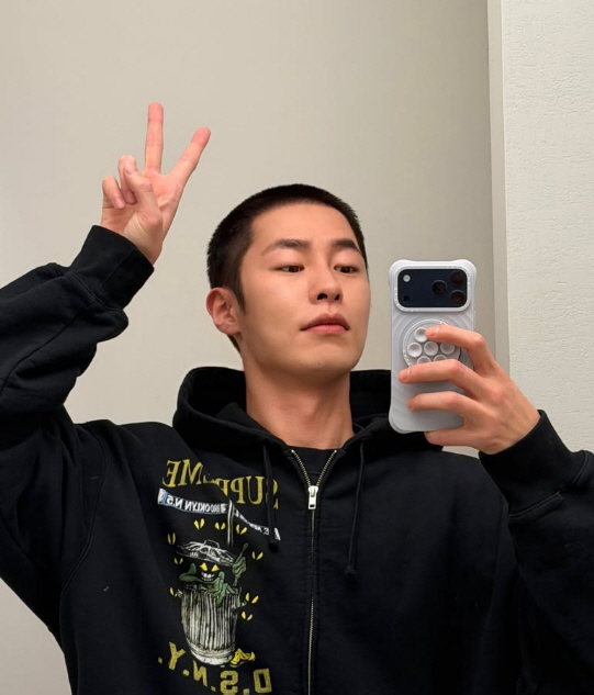 이재욱, 오늘(18일) 입대...어색한 '밤톨 머리' 공개 "잘 다녀오겠다"