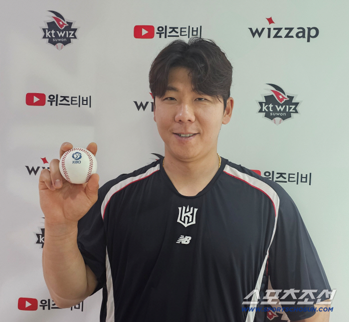 "아내는 내가 나오면 TV를 끈다" 결정적 순간 단 1타석…32세 '명품 대타'가 지닌 간절함, 가족은 안다 [SC피플]