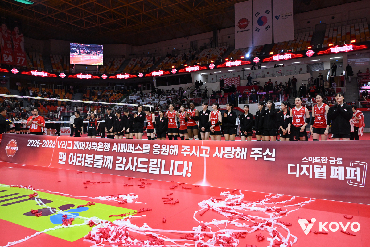 정규시즌 마지막 홈경기를 마칠 당시 페퍼저축은행. 사진제공=KOVO