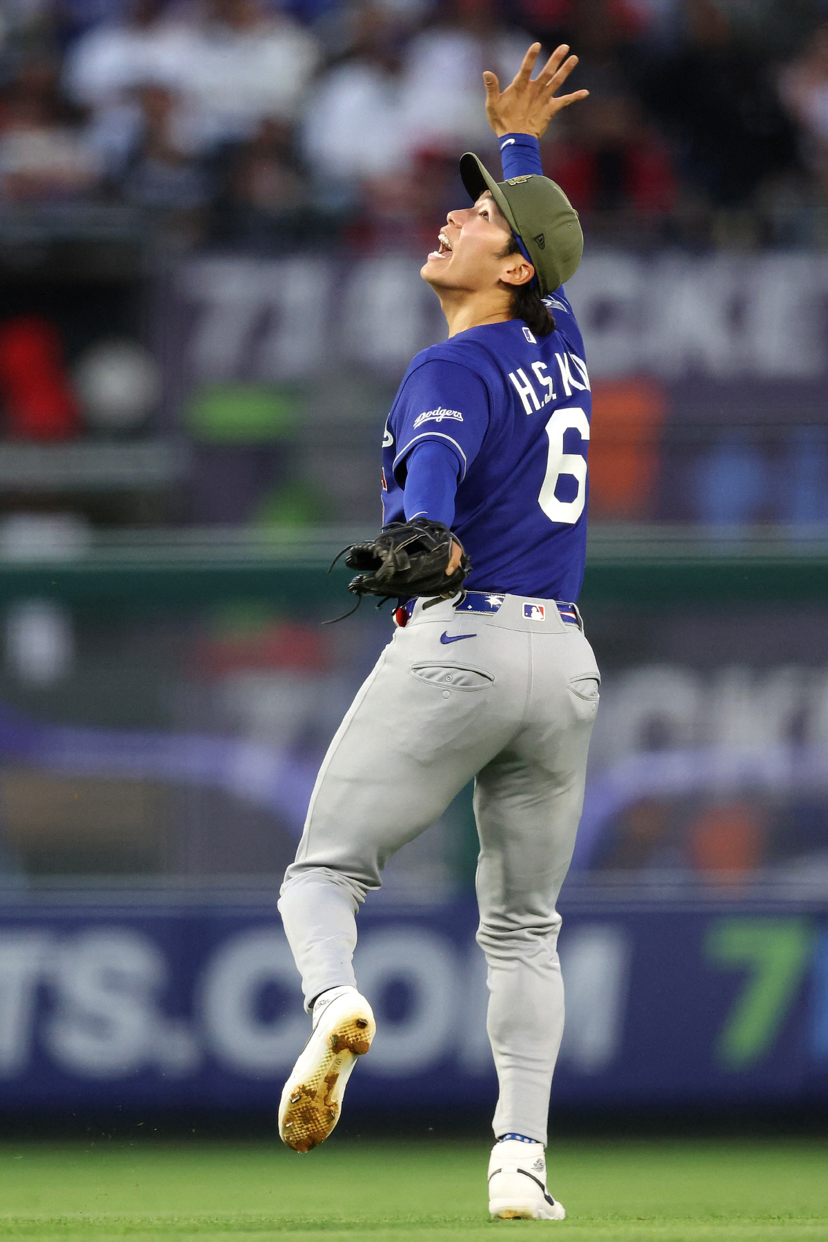 ANAHEIM, CALIFORNIA - MAY 16: Hyeseong Kim #6 of the Los Angeles Dodgers tracks a fly ball during a game against the Los Angeles Angels at Angel Stadium of Anaheim on May 16, 2026 in Anaheim, California. Sean M. Haffey/Getty Images/AFP (Photo by Sean M. Haffey / GETTY IMAGES NORTH AMERICA / Getty Images via AFP)