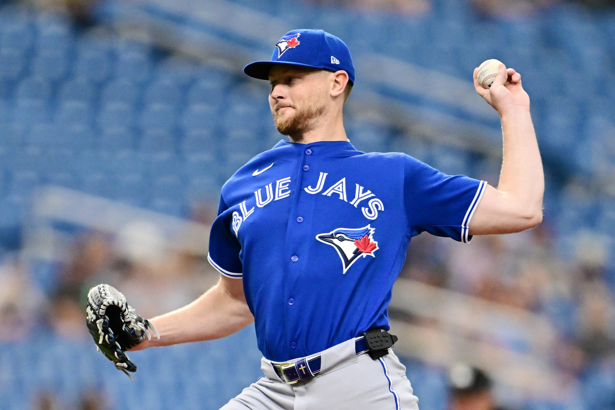 ST PETERSBURG, FLORIDA - MAY 04: Eric Lauer #56 of the Toronto Blue Jays delivers a pitch in the first inning against the Tampa Bay Rays at Tropicana Field on May 04, 2026 in St Petersburg, Florida. Julio Aguilar/AFP연합뉴스