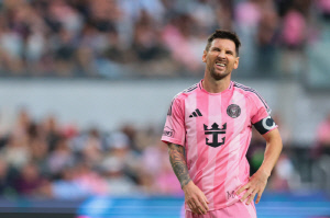 '손흥민 연봉의 2.5배 받는 이유'...월드컵 다가오니 더 뜨겁다, MLS 뒤흔든 'GOAT' 메시 미친 활약 "말도 안 된다"