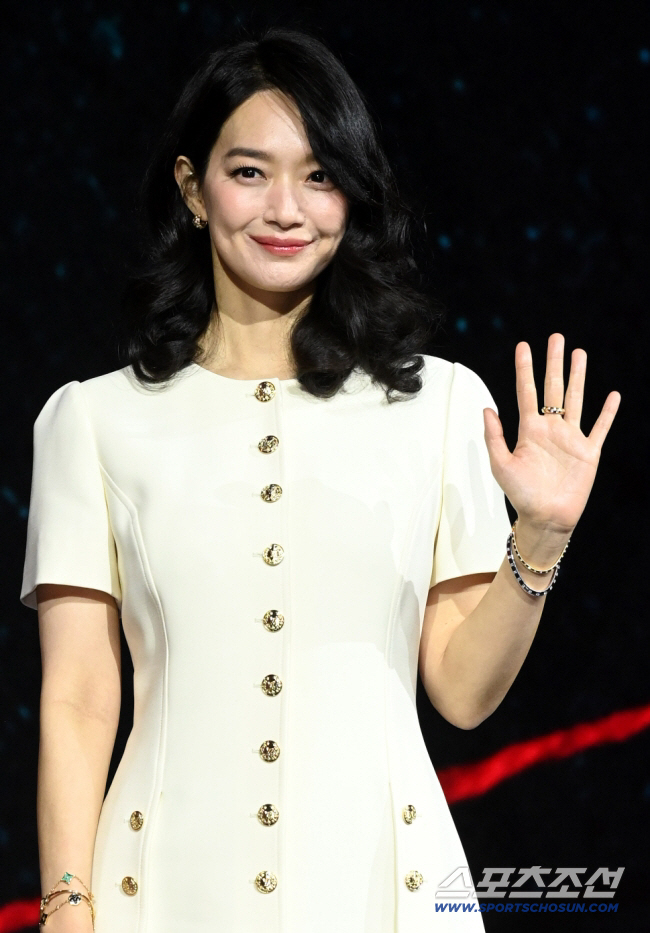 [공식] '퀸' 신민아 스크린 컴백..스릴러 '눈동자' 6월 24일 개봉 확정
