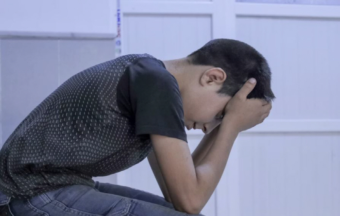 "우리 아이 왜 자꾸 눈 깜빡이고 킁킁 소리 내지?"…혹시 '소아 틱'?