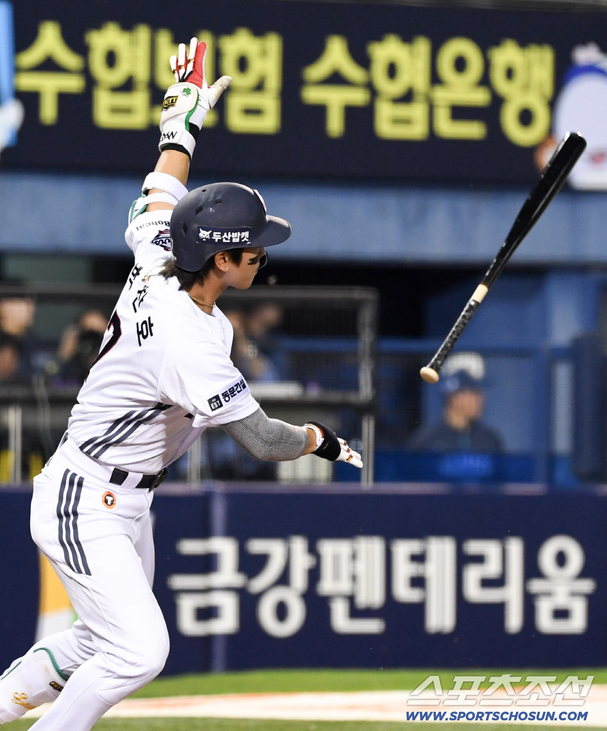 19일 잠실구장에서 열린 두산과 NC의 경기. 6회말 2사 만루 두산 박찬호가 적시타를 날린 뒤 환호하고 있다. 잠실=박재만 기자 pjm@sportschosun.com/2026.05.19/