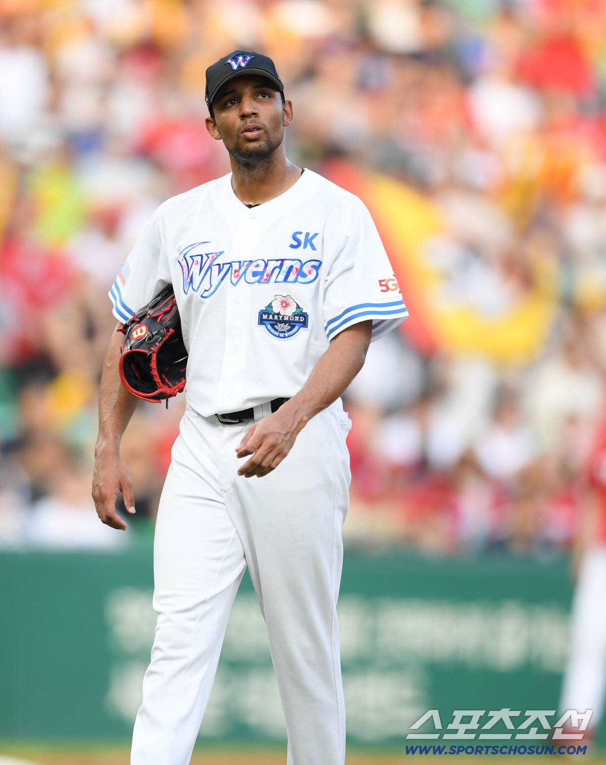 SK 와이번스와 KIA 타이거즈의 2018 KBO 리그 경기가 12일 인천 SK행복드림구장에서 열렸다. 1회초 아웃카운트 하나만을 잡아내며 10실점을 한 SK 선발투수 산체스가 마운드를 내려가고 있다.인천=허상욱 기자 wook@sportschosun.com/2018.08.12/