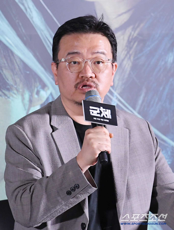 '군체' 연상호 감독 "전지현 미모 클로즈업? 너무나 당연한 일"