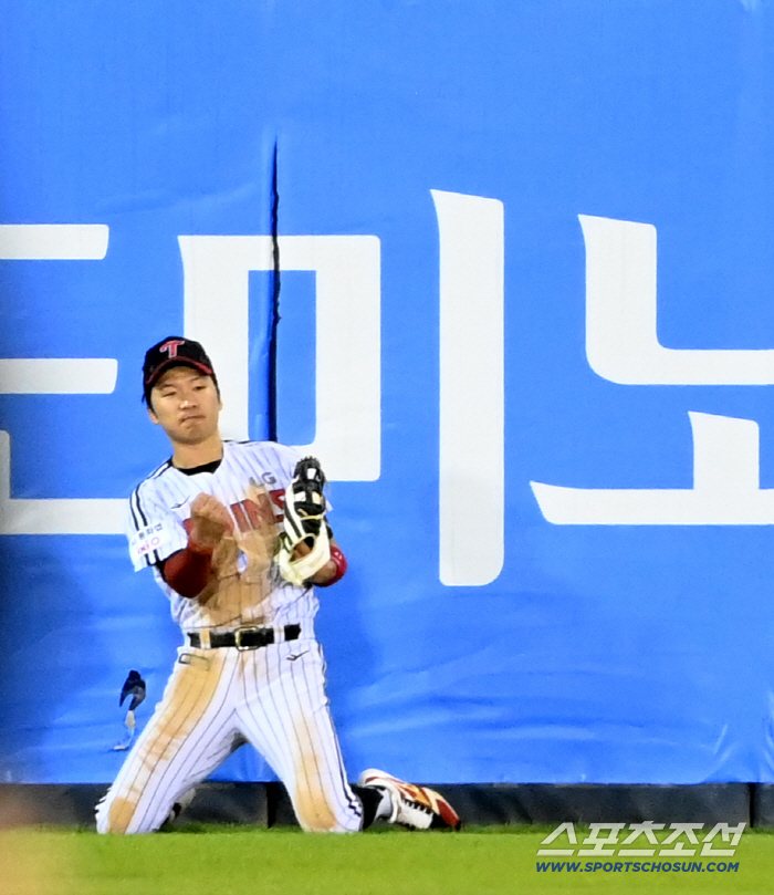 13일 잠실야구장에서 열린 삼성과 LG의 경기, 7회초 2사 3루 박해민이 구자욱의 타구를 잡아내고 있다. 잠실=허상욱 기자 wook@sportschosun.com/2026.05.13/