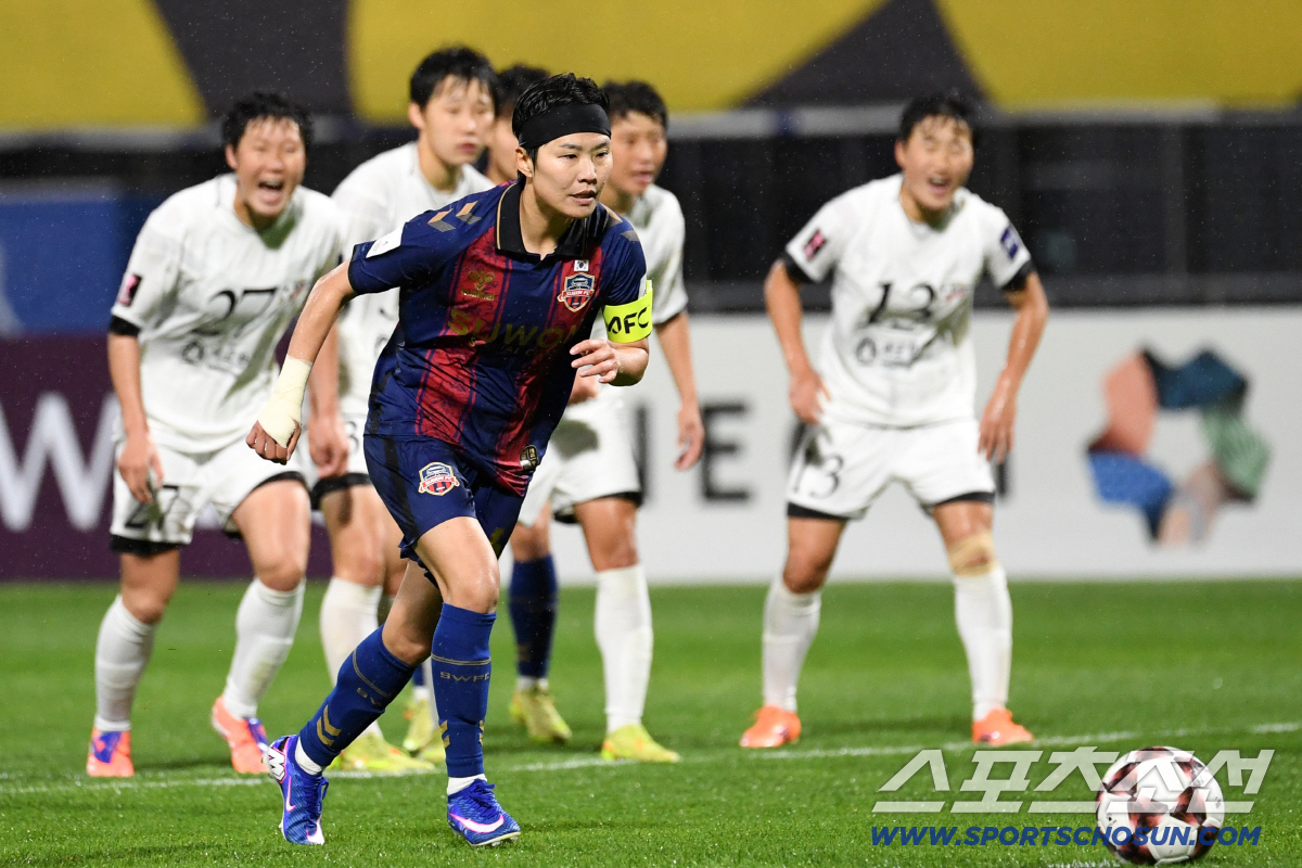 20일 수원종합운동장에서 열린 2025-2026시즌 아시아축구연맹(AFC) 여자 챔피언스리그(AWCL) 내고향여자축구단과 수원FC위민의 준결승전. 수원FC위민 지소연이 페널티킥을 실축하고 있다. 수원=박재만 기자 pjm@sportschosun.com/2026.05.20/