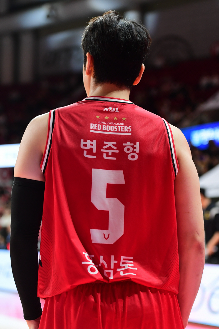 "이렇게 빨리 할 지 저도 몰랐어요" 전격 FA 계약 변준형. 그가 밝힌 FA계약 비하인드 "인덕이 형보다 더 빨리 할 걸"